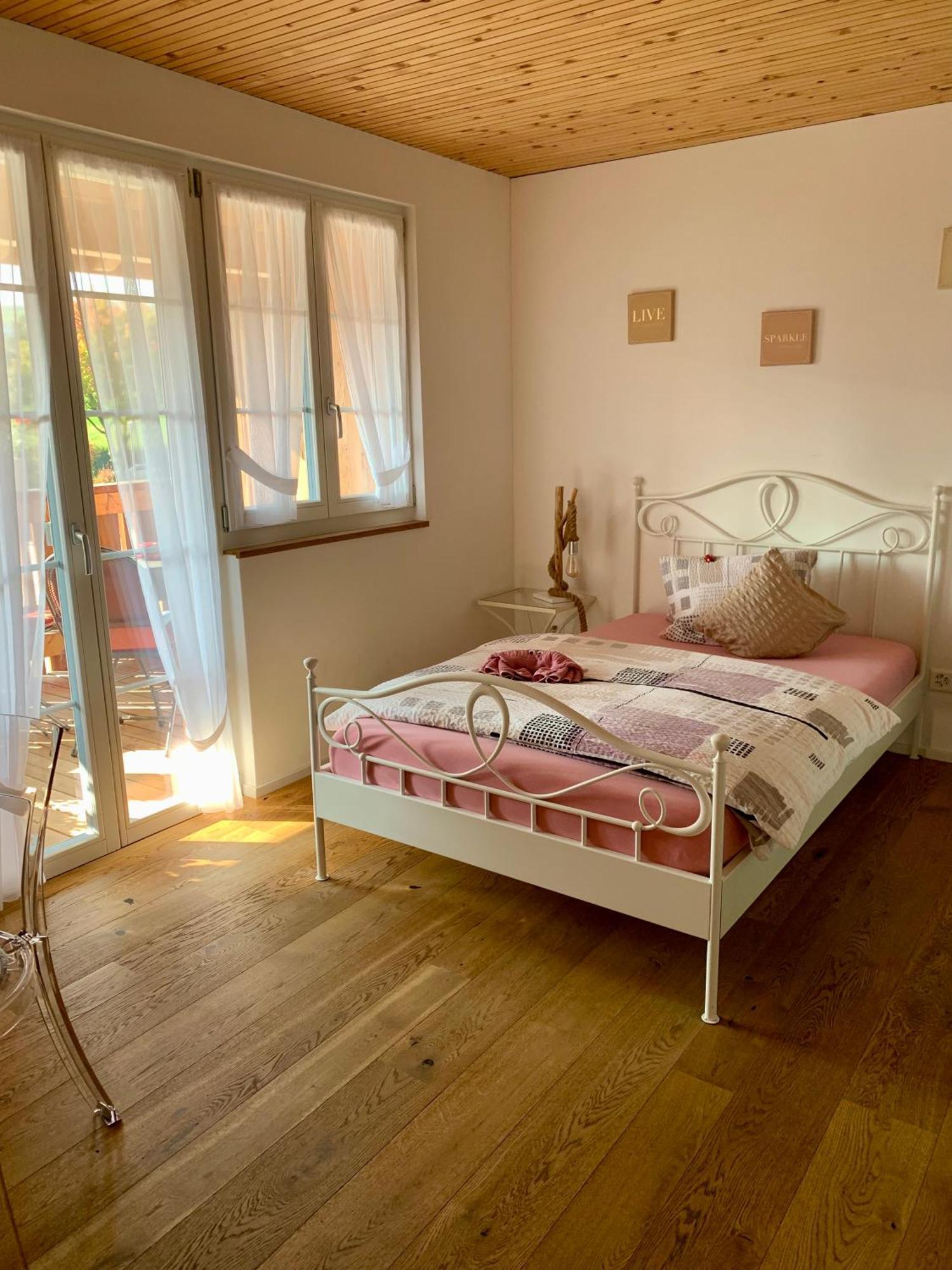 Conny'S B&B Niederweningen Eksteriør bilde